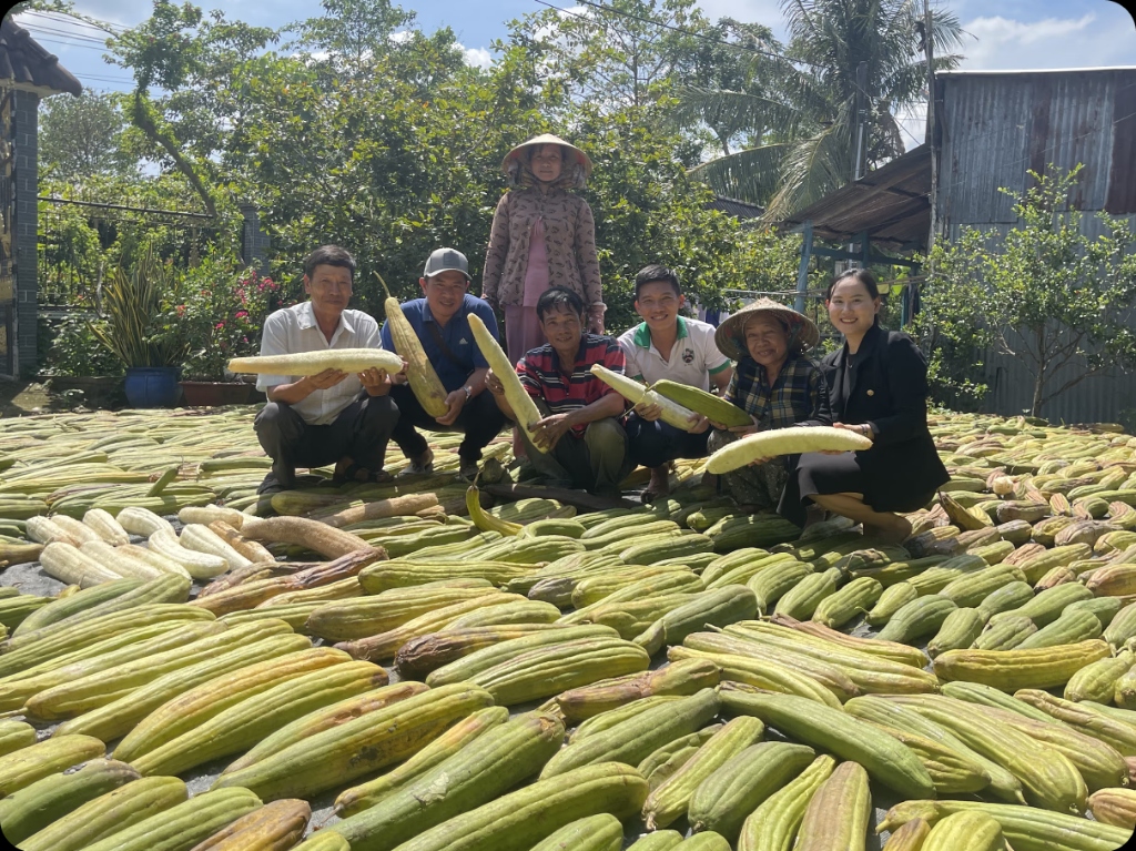 Đồng hành cùng bà con nông dân